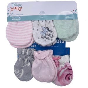 Bundle of 6piece mittens baby girl One Size